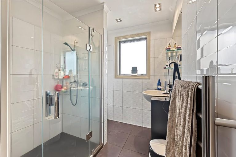 Photo of property in 38 Aikmans Road, Merivale, Christchurch, 8014