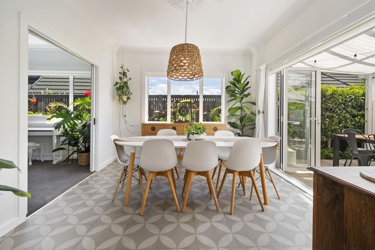 Photo of property in 17 Phoenix Avenue, Hokowhitu, Palmerston North, 4410