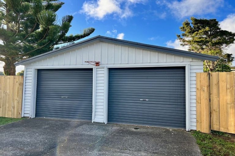 Photo of property in 6 Stonehurst Avenue, Waiuku, 2123