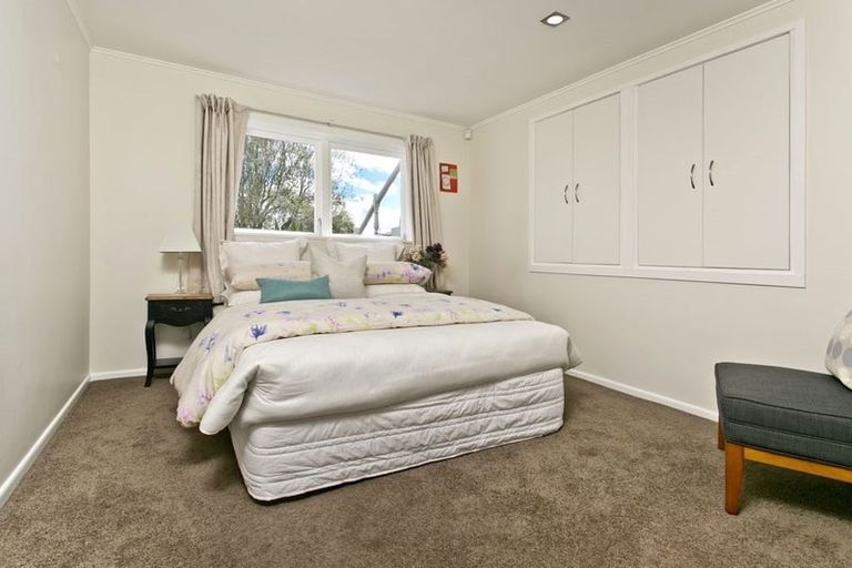 Photo of property in 24 Arrow Road, Forrest Hill, Auckland, 0620