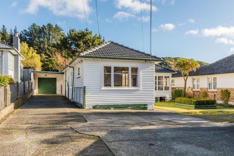 Photo of property in 17 Sharpe Crescent, Wainuiomata, Lower Hutt, 5014