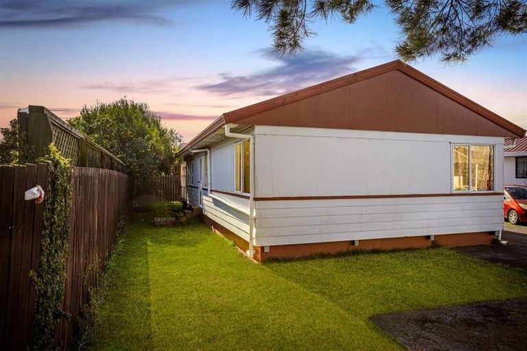Photo of property in 2/9 Ireland Place, Ranui, Auckland, 0612