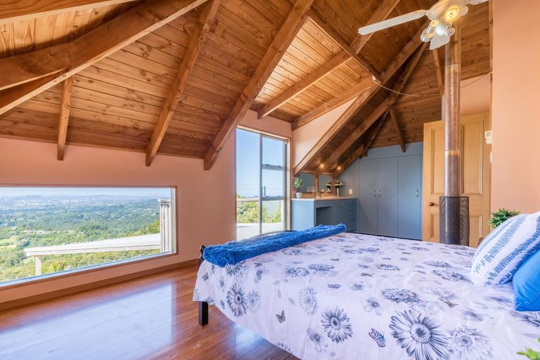 Photo of property in 11 Cascade Avenue, Waiatarua, Auckland, 0604