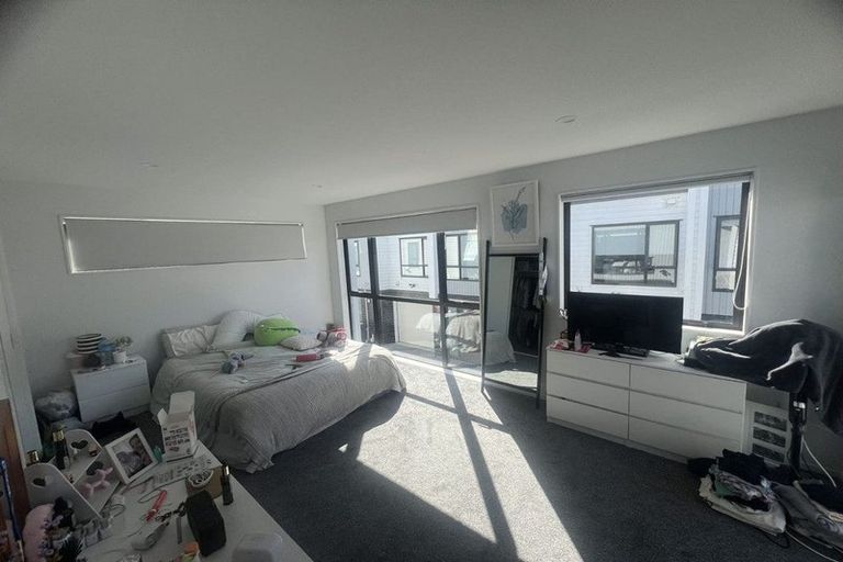 Photo of property in 1c Westall Road, New Lynn, Auckland, 0600