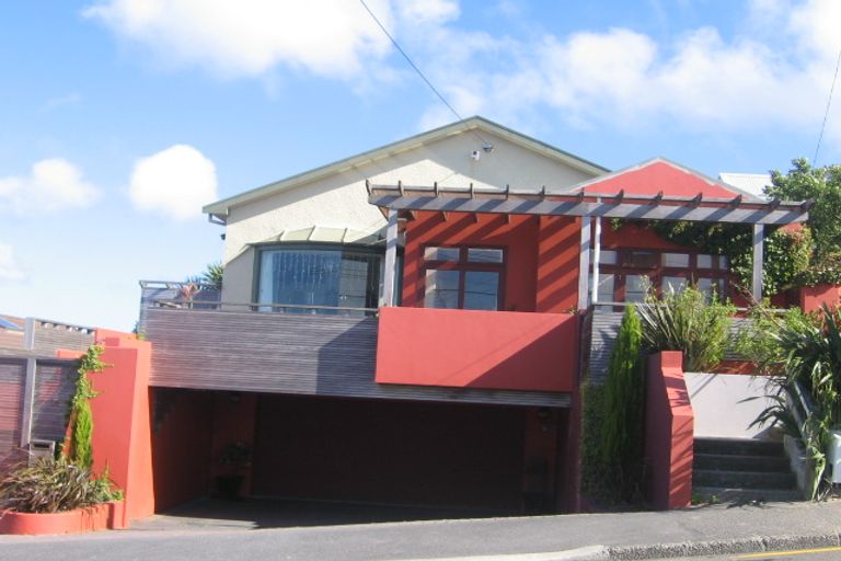 Photo of property in 35 Apuka Street, Brooklyn, Wellington, 6021