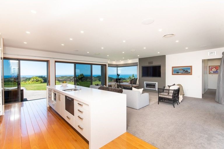 Photo of property in 135 Eskridge Drive, Eskdale, Napier, 4182