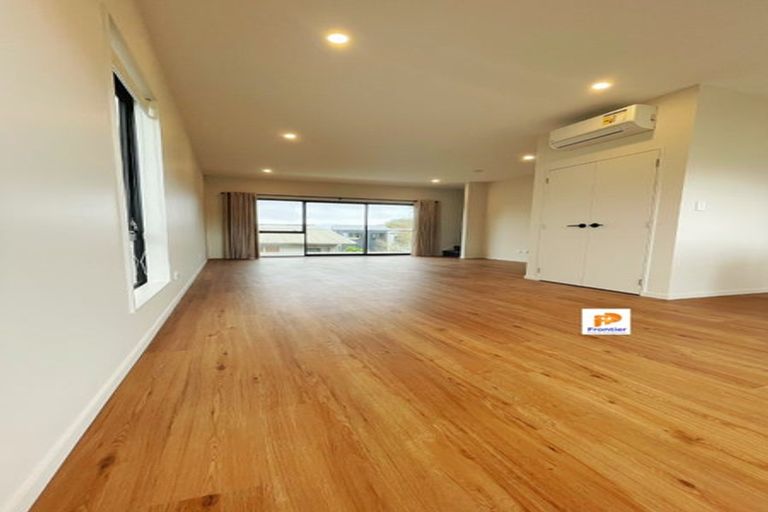 Photo of property in 44 William Souter Street, Forrest Hill, Auckland, 0620