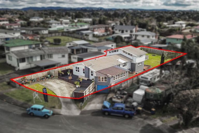 Photo of property in 14 Martin Place, Kelston, Auckland, 0602