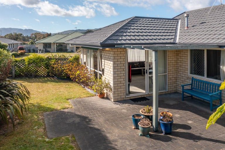 Photo of property in 2 Crown Hill, Paraparaumu, 5032