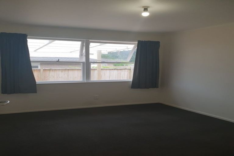 Photo of property in 6 Knox Road, Swanson, Auckland, 0612