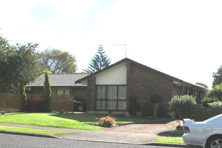Photo of property in 19 Loloma Drive, Half Moon Bay, Auckland, 2012