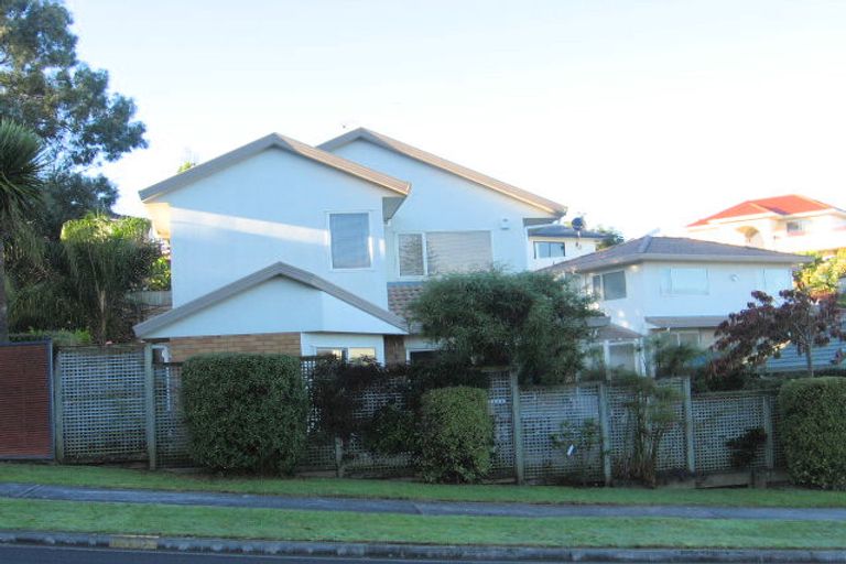 Photo of property in 2/6 De Havilland Drive, Goodwood Heights, Auckland, 2105