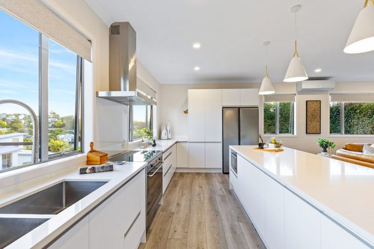 Photo of property in 6 Andre Rise, Stanmore Bay, Whangaparaoa, 0932