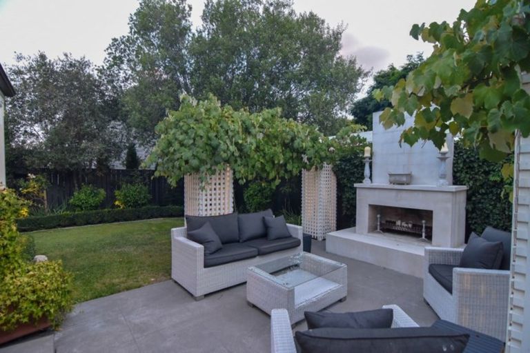 Photo of property in 10 Dixon Street, Carterton, 5713