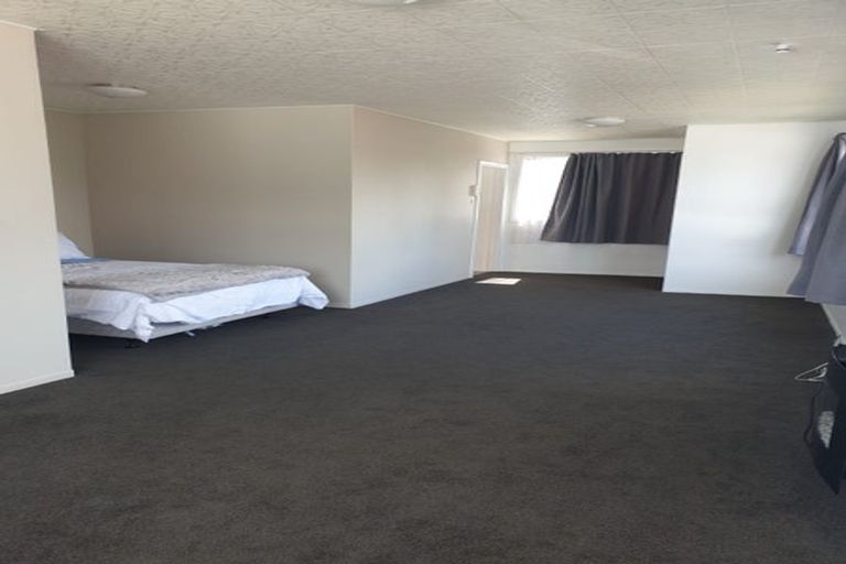 Photo of property in Churchill Flats, 213 The Terrace, Wellington Central, Wellington, 6011