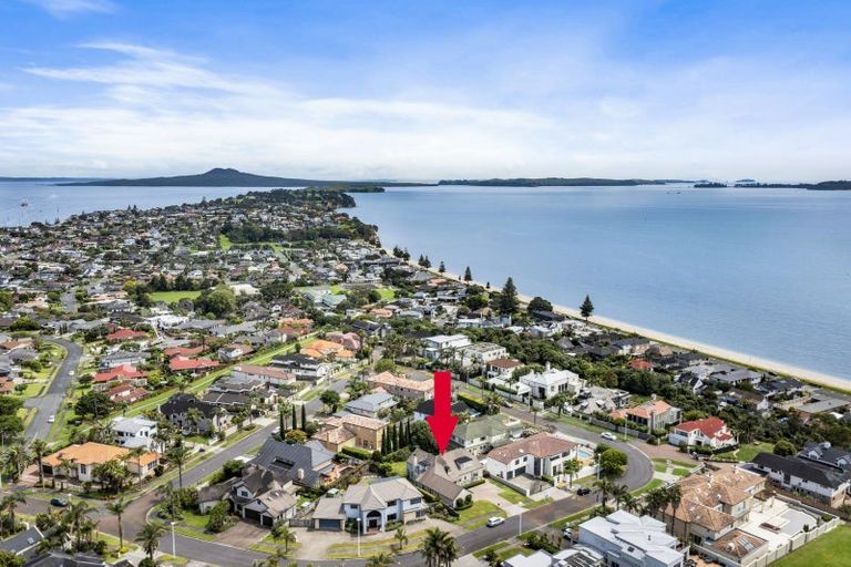 Photo of property in 10 Quedley Court, Eastern Beach, Auckland, 2012