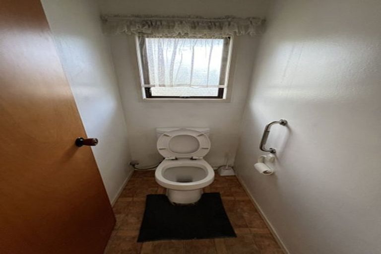 Photo of property in 1/64 Aviemore Drive, Highland Park, Auckland, 2010