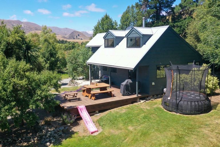 Photo of property in 2123 Fairlie Tekapo Road, Burkes Pass, Fairlie, 7987