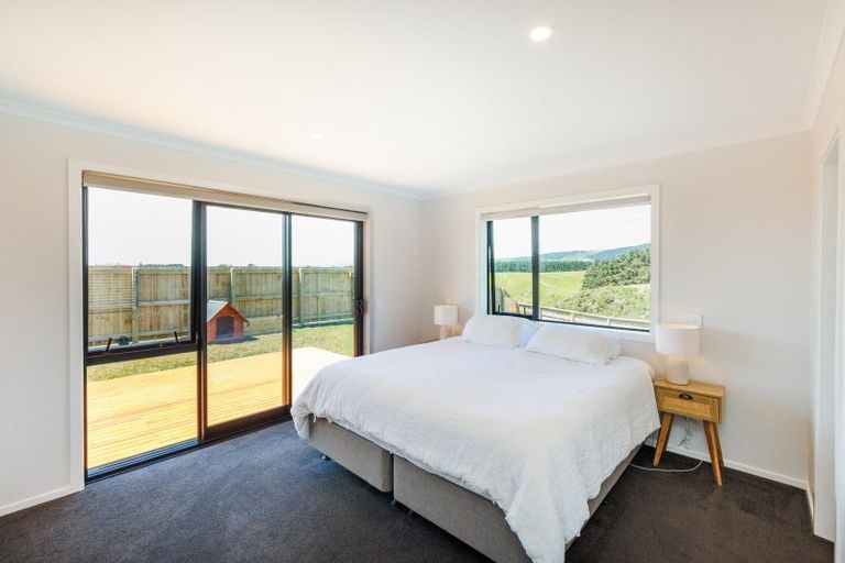 Photo of property in 50 Atlantic Drive, Fitzherbert, Palmerston North, 4410