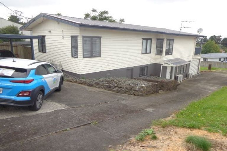 Photo of property in 81 Hobsonville Road, West Harbour, Auckland, 0618