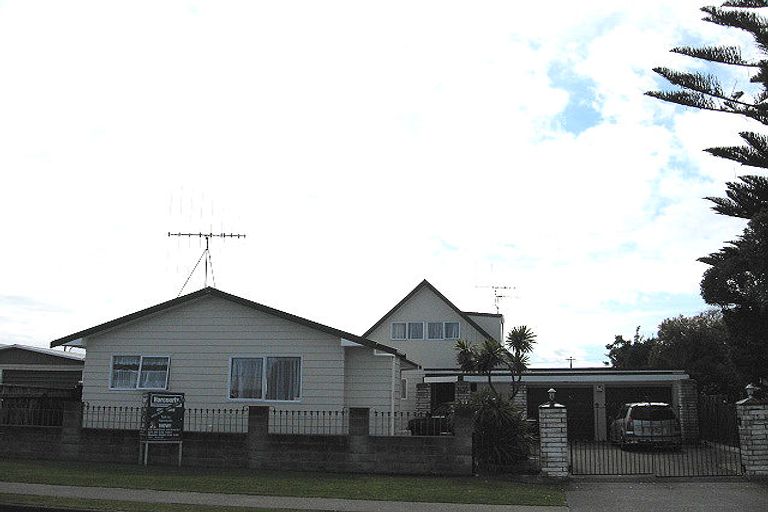 Photo of property in 25 Tongariro Street, Castlecliff, Whanganui, 4501