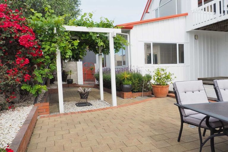 Photo of property in 121 Thompson Road, Bluff Hill, Napier, 4110