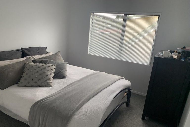 Photo of property in 5 Frosses Place, Massey, Auckland, 0614