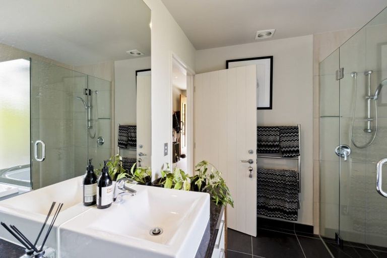 Photo of property in 20 Rannoch Drive, Jacks Point, Queenstown, 9371