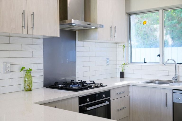 Photo of property in 3/1 Tawa Road, Te Atatu Peninsula, Auckland, 0610