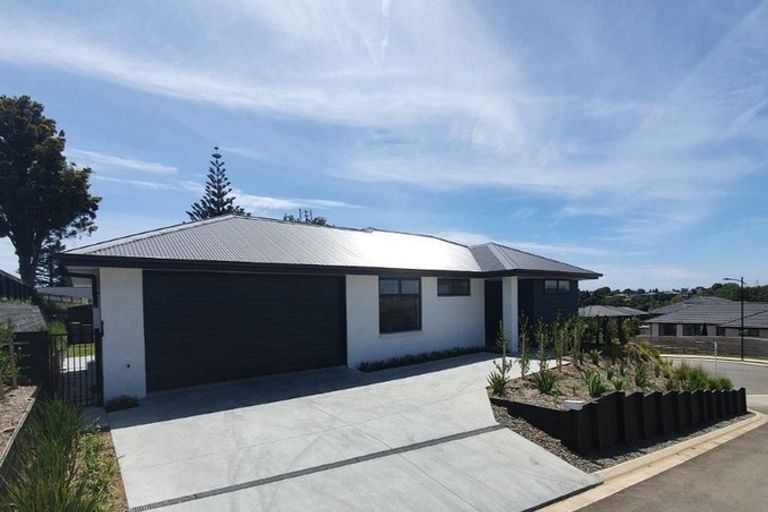 Photo of property in 2 Western Rise, Hurworth, New Plymouth, 4310