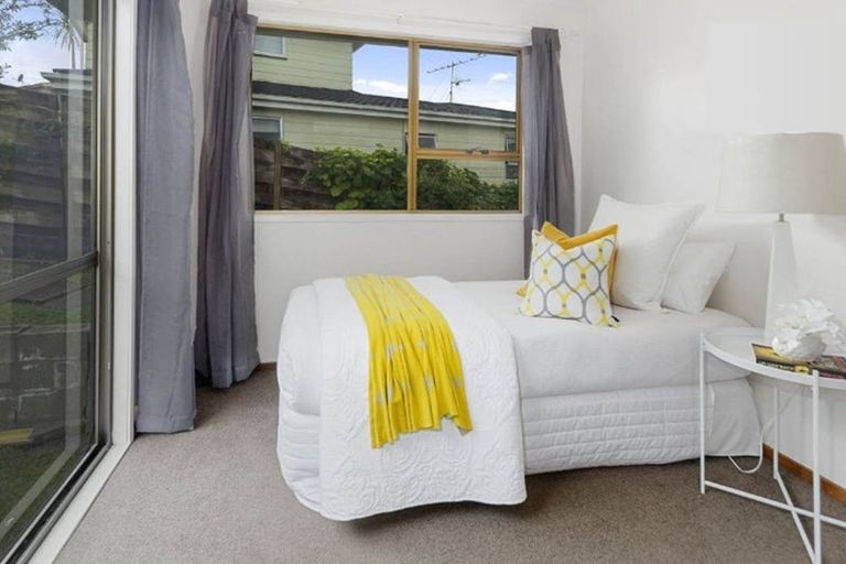 Photo of property in 66 Lavery Place, Sunnynook, Auckland, 0632