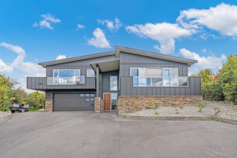 Photo of property in 75 Mount Marua Way, Timberlea, Upper Hutt, 5018