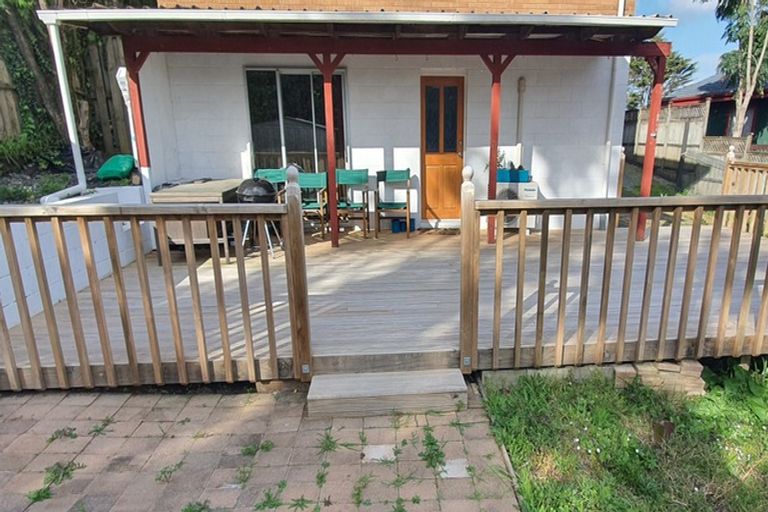 Photo of property in 16 Colin Wild Place, Glenfield, Auckland, 0629