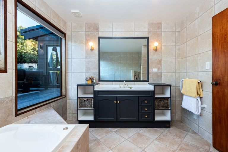 Photo of property in 102 Kowhai Road, Campbells Bay, Auckland, 0630