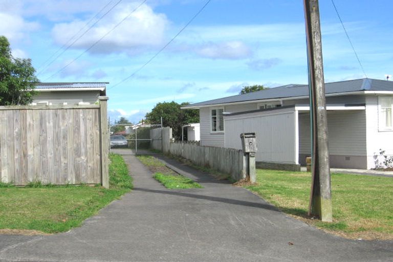 Photo of property in 1/16 Tawa Road, Te Atatu Peninsula, Auckland, 0610