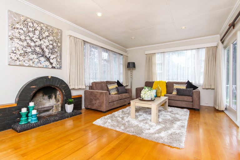Photo of property in 10 Lyndhurst Road, Te Atatu South, Auckland, 0610