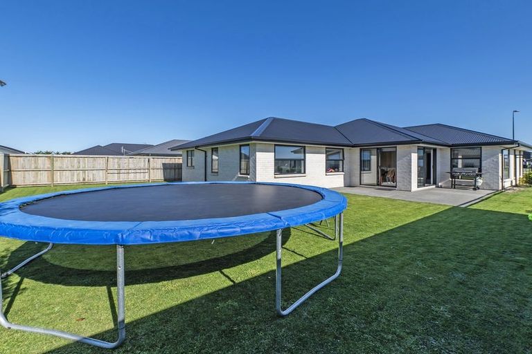 Photo of property in 197 Faringdon Boulevard, Rolleston, 7615