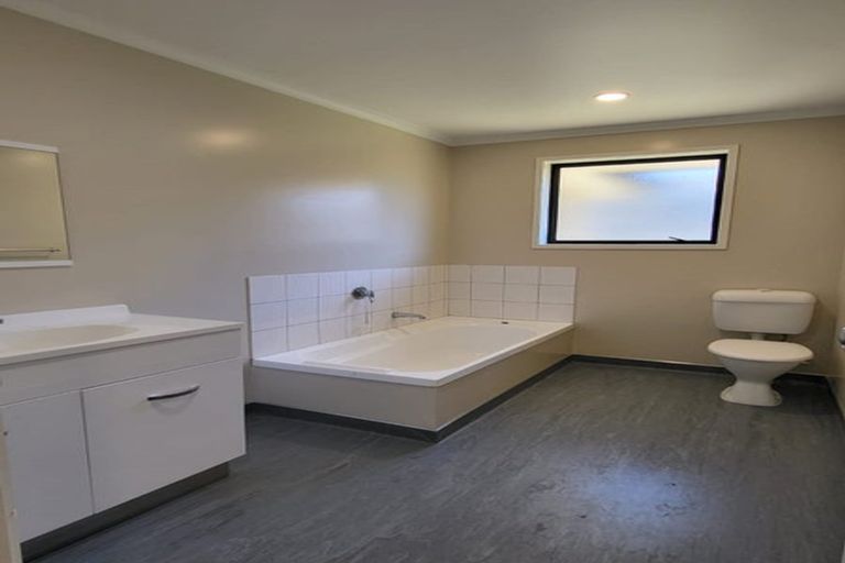 Photo of property in 49 Cyclamen Road, Mangere, Auckland, 2022