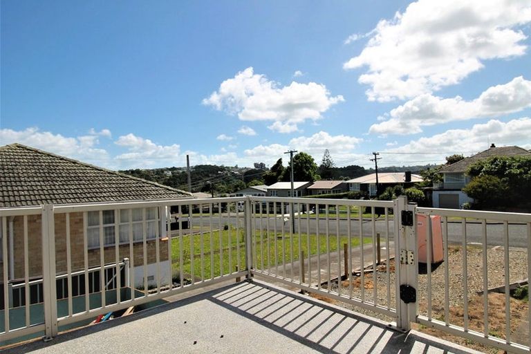 Photo of property in 37 Lynmore Drive, Hillpark, Auckland, 2102