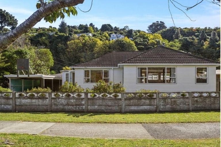 Photo of property in 17 Owen Street, Belmont, Lower Hutt, 5010
