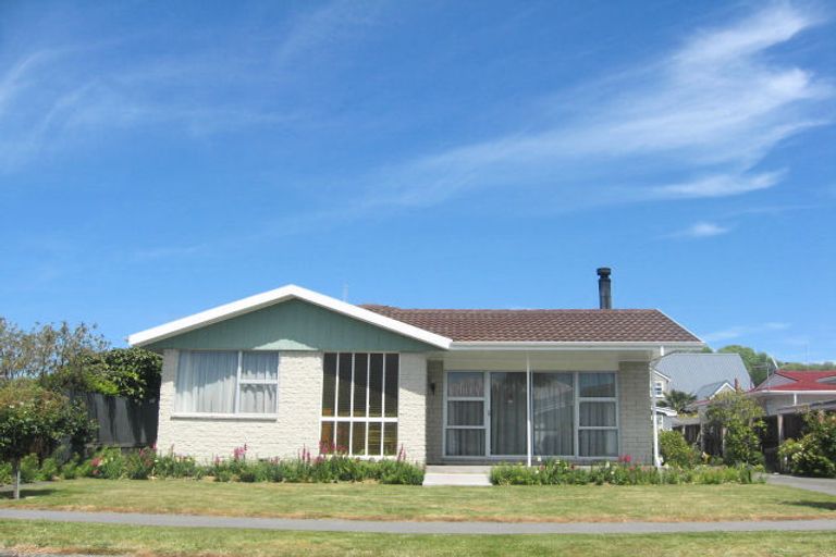 Photo of property in 8 De Bloge Place, Burwood, Christchurch, 8061