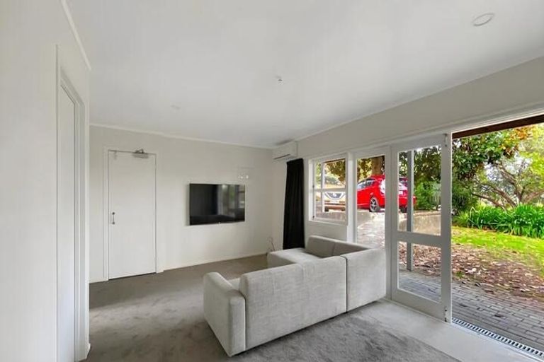 Photo of property in 24 Marie Crescent, Te Atatu South, Auckland, 0610