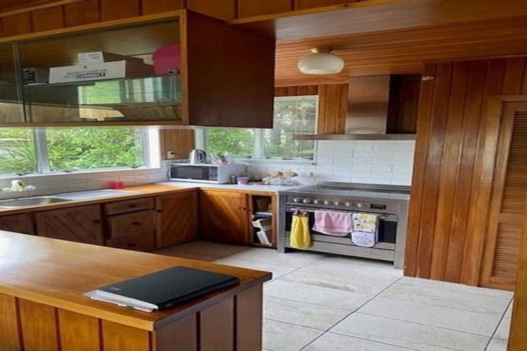 Photo of property in 10 Hillary Street, Tawa, Wellington, 5028