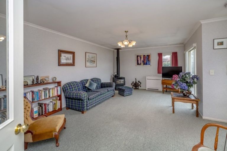 Photo of property in 10 Oak View Place, Greytown, 5712