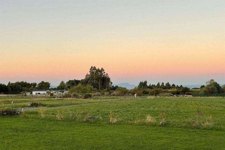 Photo of property in 62 Parerohi Grove, Kuratau, Turangi, 3381