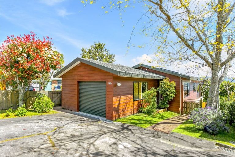 Photo of property in 4150a Great North Road, Glendene, Auckland, 0602