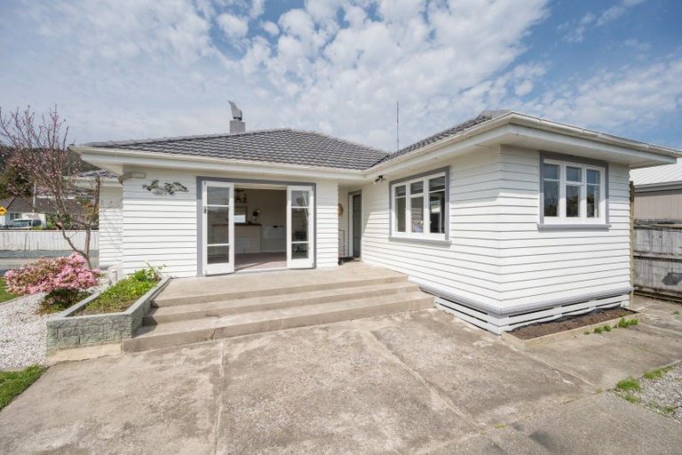Photo of property in 1 Palm Avenue, Stoke, Nelson, 7011