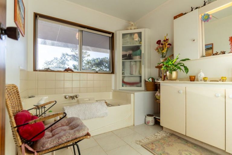 Photo of property in 150 Whangaruru Wharf Road, Whangaruru, Hikurangi, 0184