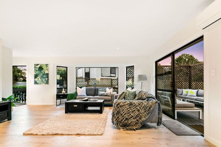 Photo of property in 3/163 Hobsonville Road, West Harbour, Auckland, 0618