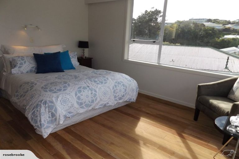 Photo of property in 6 Link Road, Newlands, Wellington, 6037